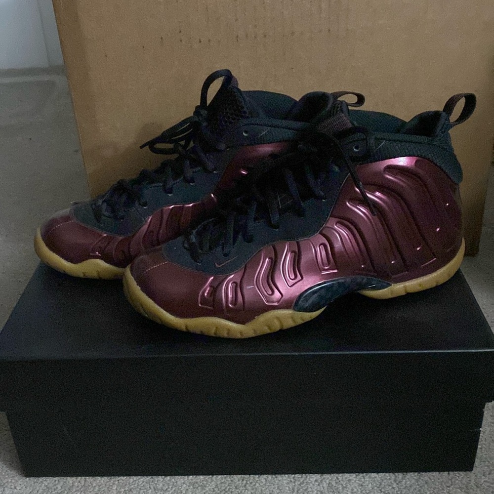 Nike Foampostite one Marroon size 5 1/2